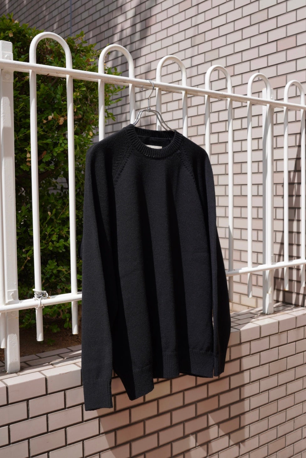 YOKO SAKAMOTO Raglan Crew Knit - Black | WALD. ABENO (ヴァルト