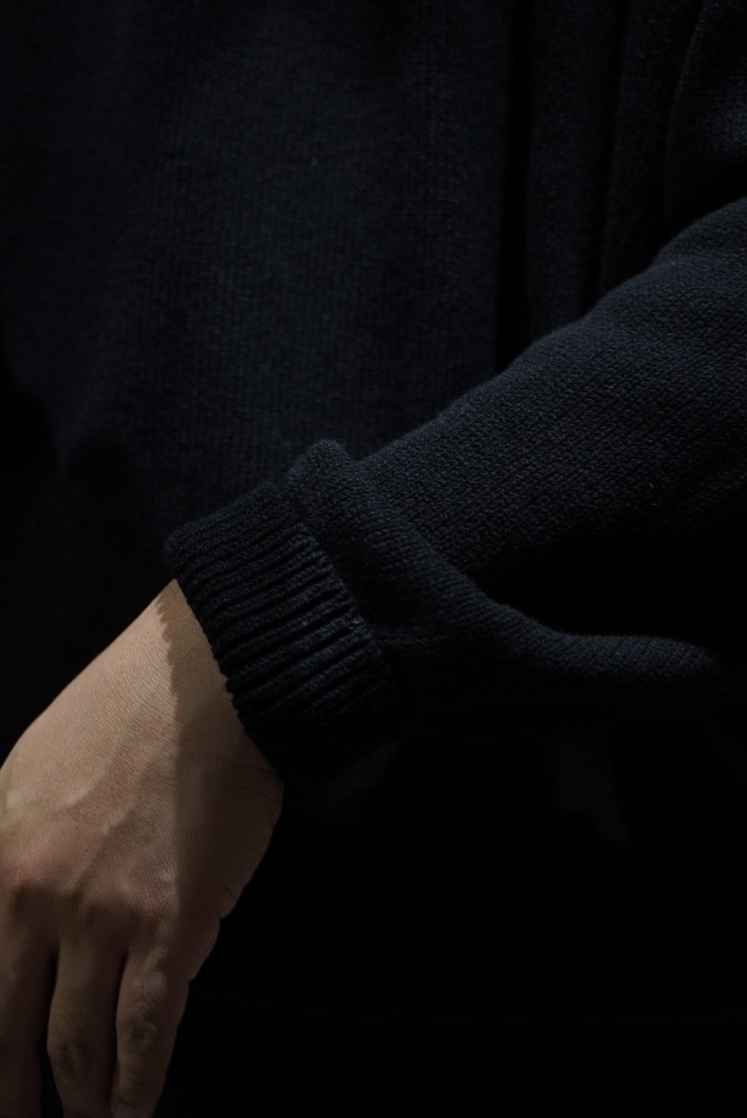 YOKO SAKAMOTO Raglan Crew Knit - Black | WALD. ABENO (ヴァルト