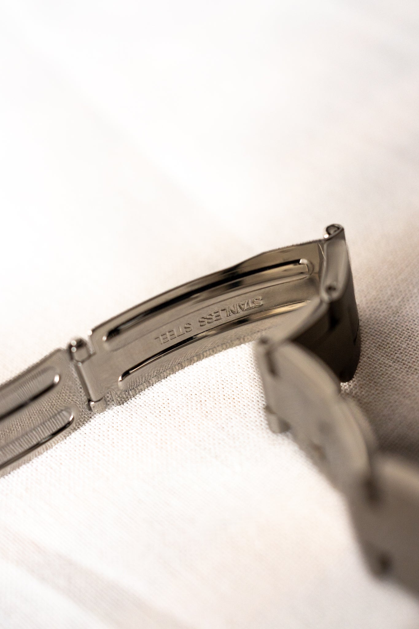 The DUFFER N NEPHEWS × VAGUE WATCH CO. Exp Watch - Silver | WALD